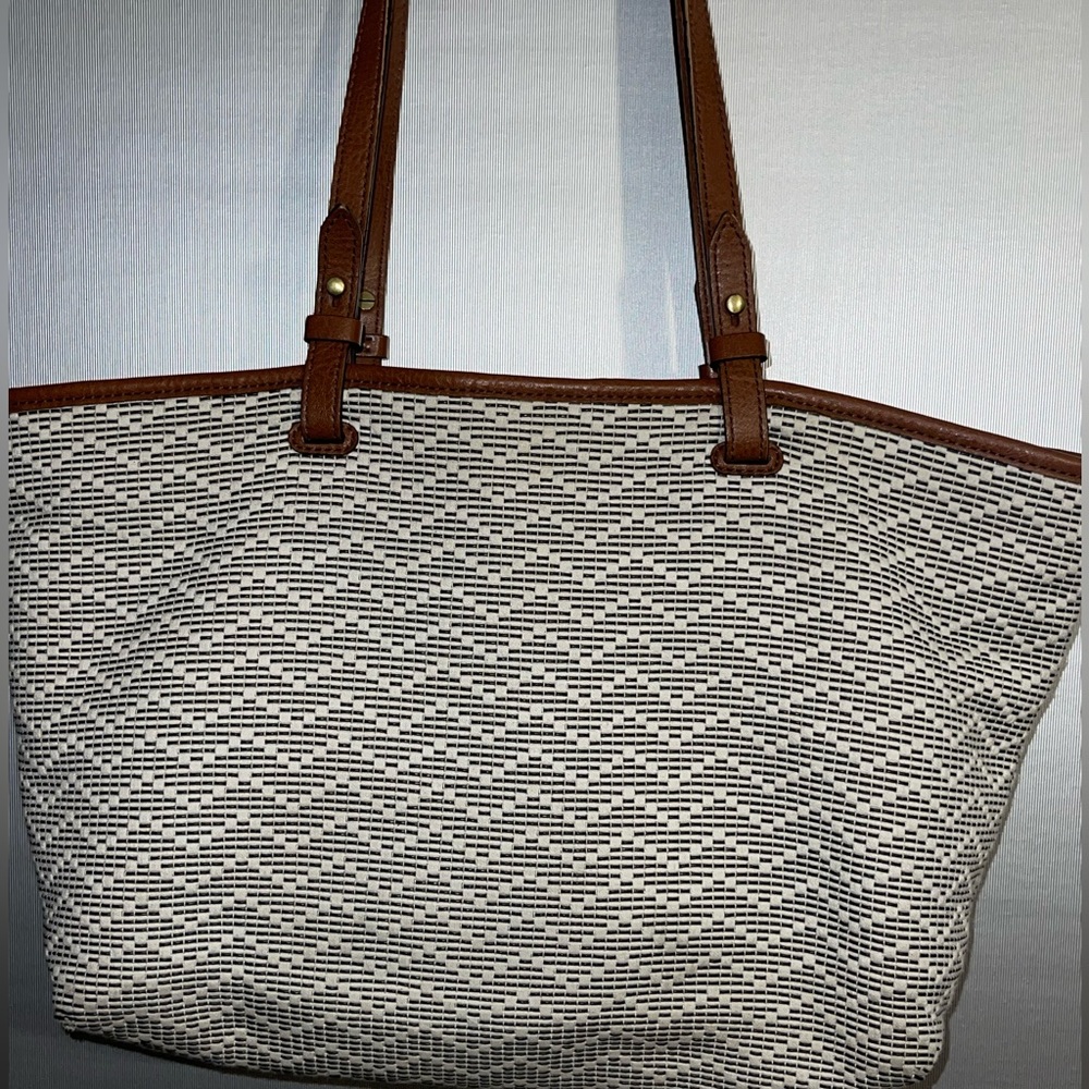 Large FOSSIL Tote - Picture 2 of 8